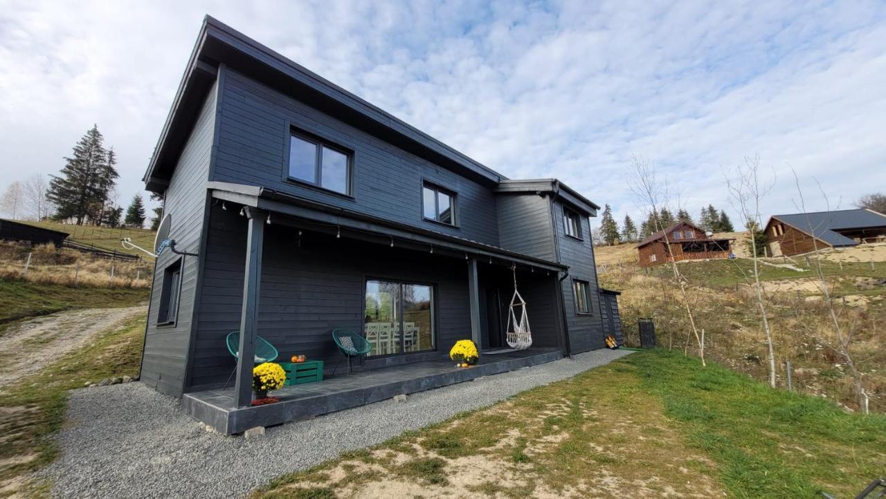 Black Wood Cabin Mărişel Exterior foto